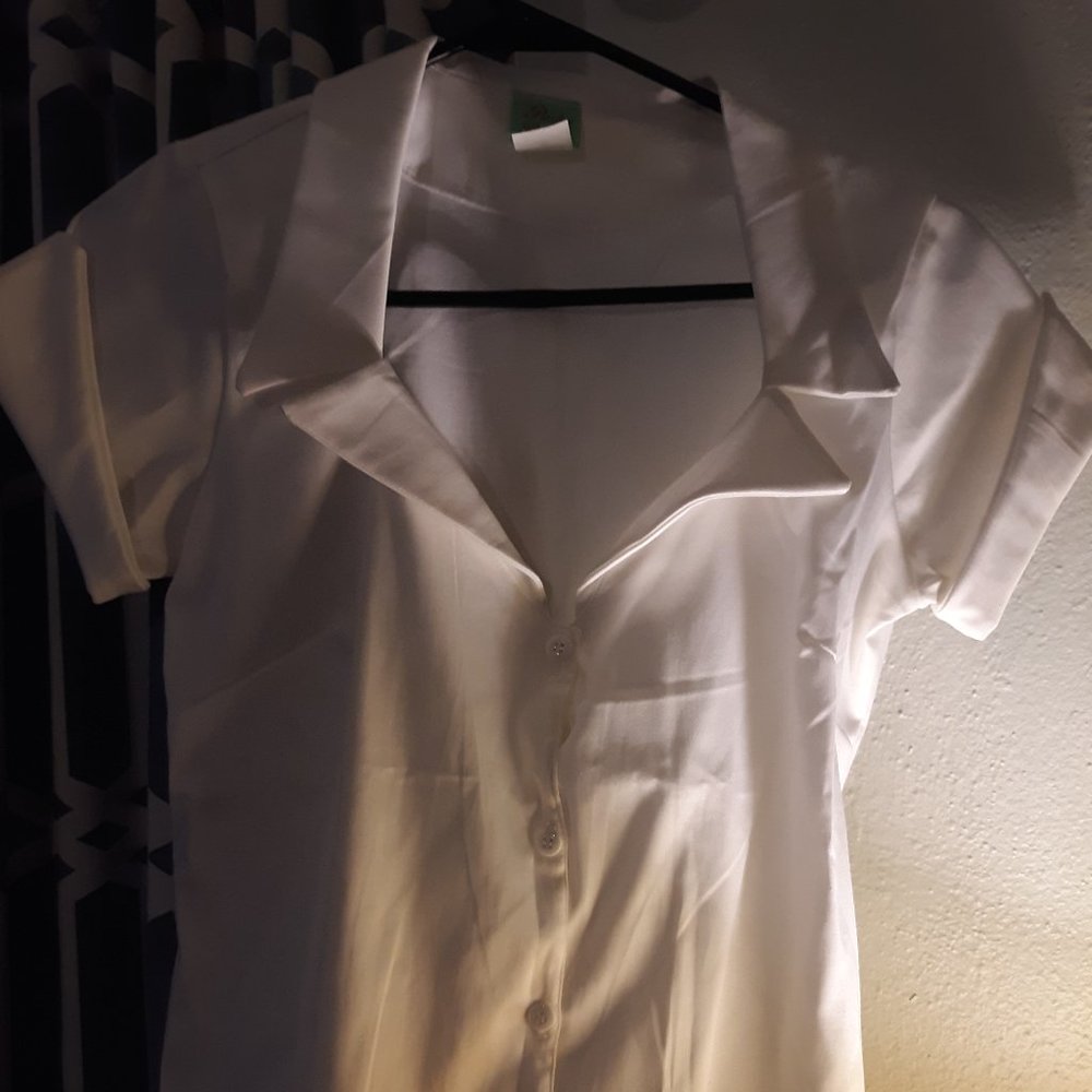 Retro style, short sleeve, button-up.